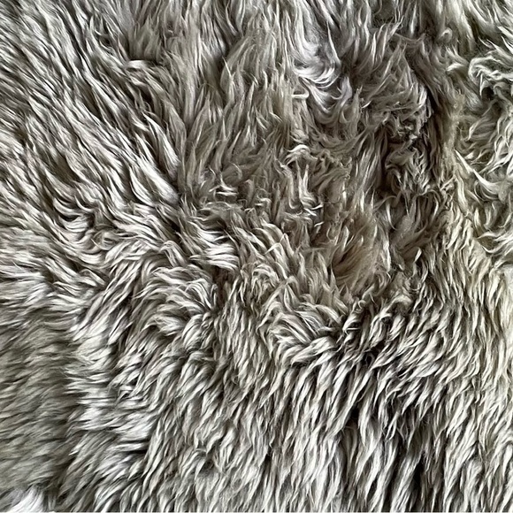 Sheepskin Rug - Picture 4 of 7